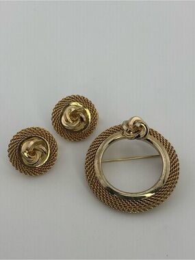 Sarah Coventry Vintage Knot Gold Mesh Set, Brooch Earrings